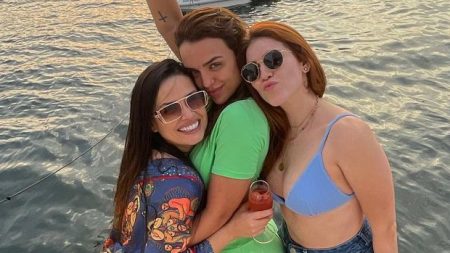 Juliette Freire, Rafa Kalimann e Ana Clara curtem dia de folga em passeio de lancha