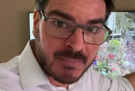 Colunista da Folha de S. Paulo dá voadora em Rodrigo Constantino