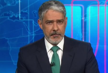 William Bonner sobe o tom contra Bolsonaro e o chama de “golpista” no JN