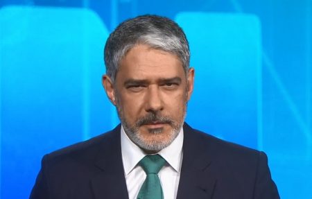 William Bonner expõe momento de bastidores do Jornal Nacional e web reage