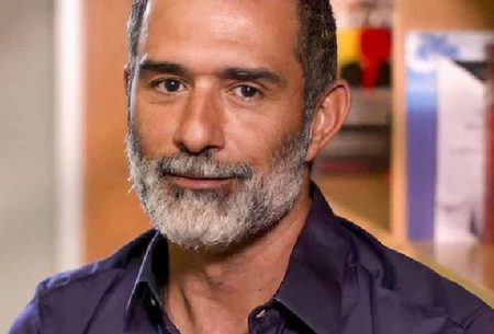 Marcos Pasquim paga promessa e mostra “tanquinho” ao tomar segunda dose da vacina contra Covid-19