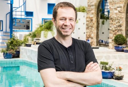 Tiago Leifert rebate boatos e confirma motivo da saída da Globo