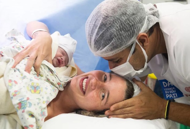 Debby Lagranha revela que filho nasceu em parto de emergência