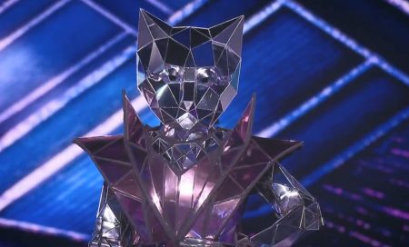 Dica infalível faz web descobrir a identidade da Gata Espelhada do The Masked Singer