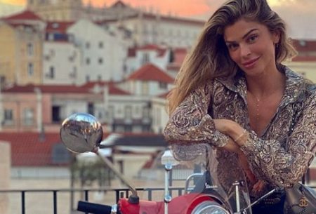 Solteira, Grazi Massafera surge de biquíni e web vai à loucura
