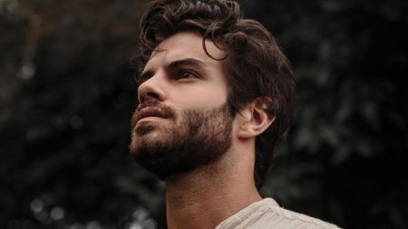 Daniel Blanco revela que tem sofrido assédio dos internautas e faz denúncia