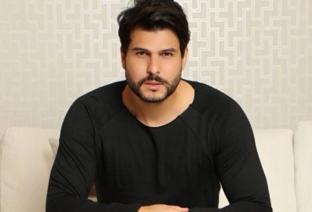 Estudante presta queixa na polícia contra ex-marido de Nicole Bahls