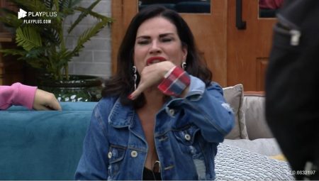 A Fazenda 2021: “Babaca, viado!”, esbraveja Solange após ser chamada de “velha” por Rico