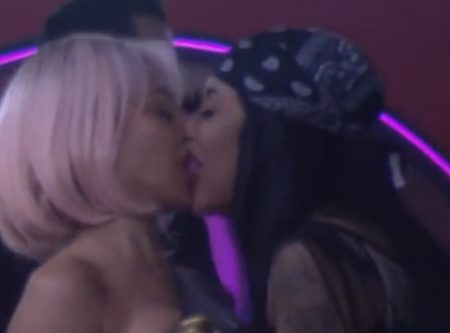 Aline e Medrado dão beijão de língua em A Fazenda 2021