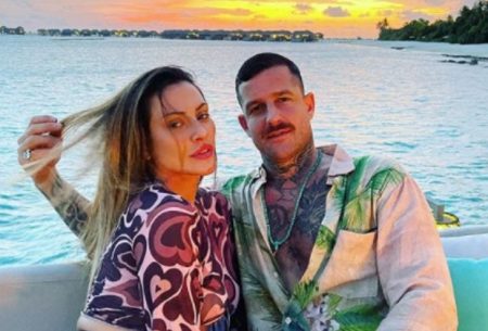 Cleo Pires faz tatuagem inusitada para o marido após seis meses de casamento