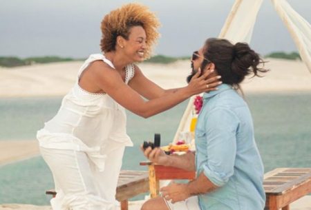 Sheron Menezzes fica aos prantos ao ser pedida em casamento nos Lençóis Maranhenses