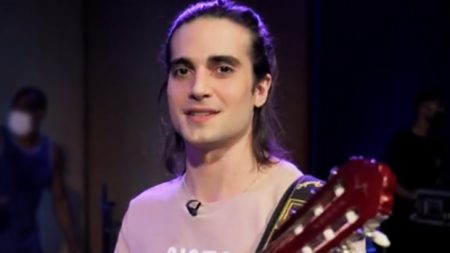 Fiuk vira o jogo e arranca elogios após interpretar Raul Seixas no Show dos Famosos