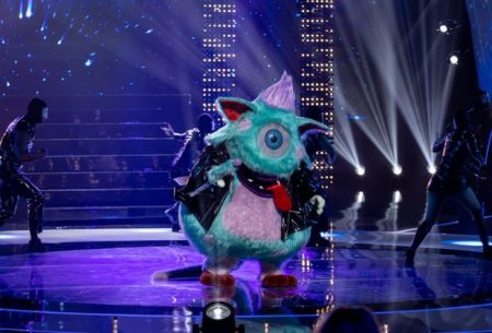 Globo corrige erro e exibe show do Monstro do The Masked Singer Brasil na web