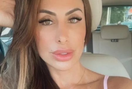 Ex-BBB Jaque Khury desabafa após ser detonada por conta do seu corpo