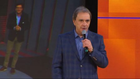 Em evento publicitário, Band provoca a Globo por causa da Fórmula 1