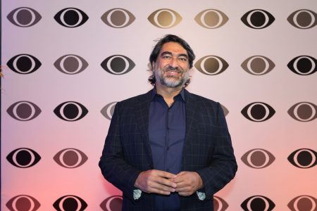 Band vai lançar novo game show de Zeca Camargo no mesmo dia de Faustão