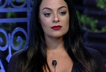 Monique Amin relembra suposto estupro no BBB 2012 e desabafa