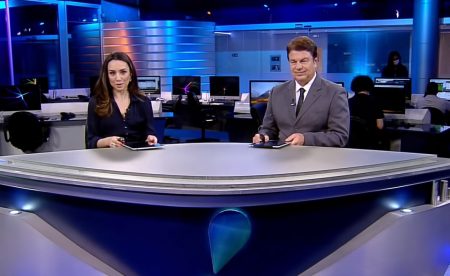 Inédito: RedeTV! vai trocar cenário físico do RedeTV News por um virtual