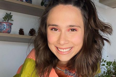 Daphne Bozaski fala sobre maternidade e trabalho longe do filho