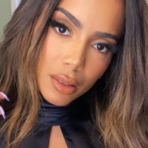 Nos EUA, Anitta abre o jogo sobre vida financeira