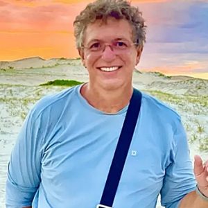 Boninho anuncia inscrições para o No Limite e famosos se manifestam