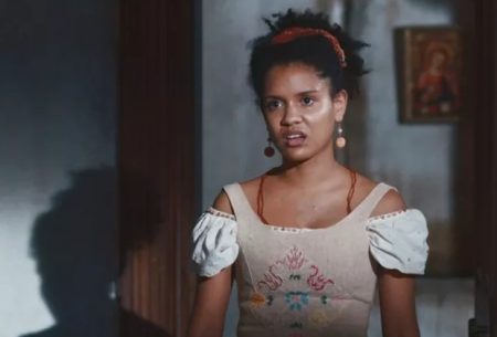 Nos Tempos do Imperador: Zayla descobre que foi trocada, agride Samuel e promete vingança