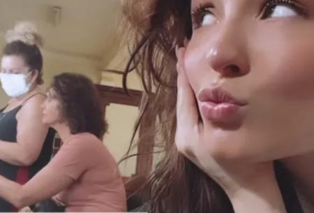 Larissa Manoela surpreende ao mostrar primeiro encontro com Malu Galli em bastidor de novela