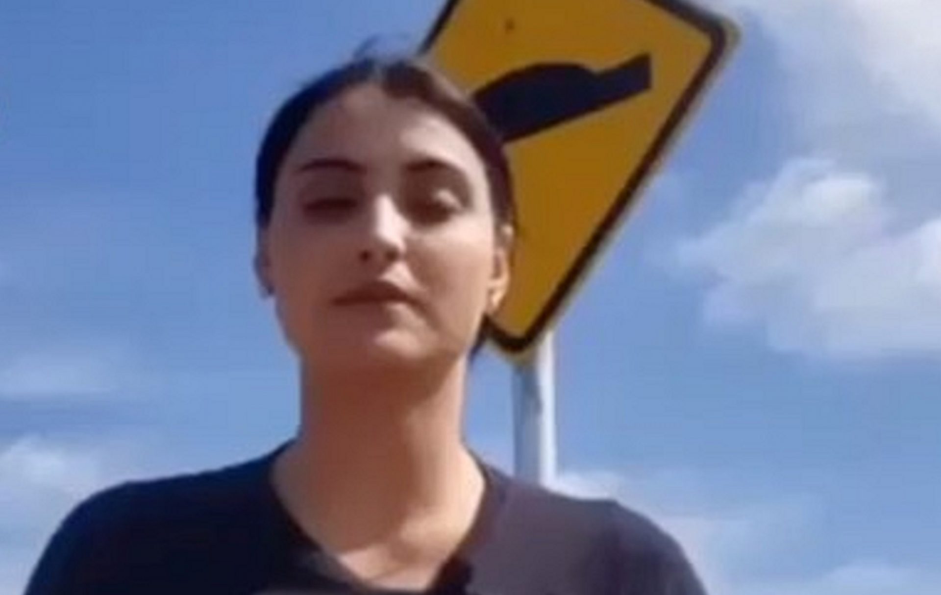 Repórter escapa de caminhão desgovernado e vídeo viraliza na internet