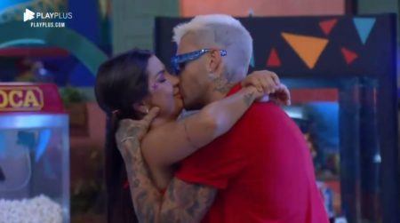 A Fazenda 2021: Marina Ferrari beija Gui Araújo um dia após Roça