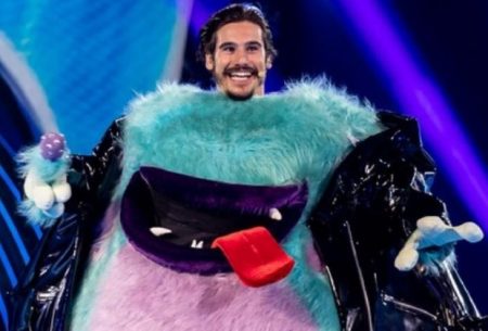 Nicolas Prattes revela truque para despistar amigos durante o The Masked Singer Brasil