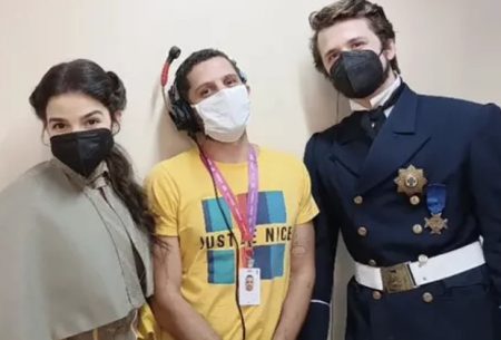 Elenco e equipe mostram reta final das gravações de Nos Tempos do Imperador