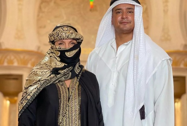 Carla Perez e Xanddy celebram 20 anos de casamento em Dubai