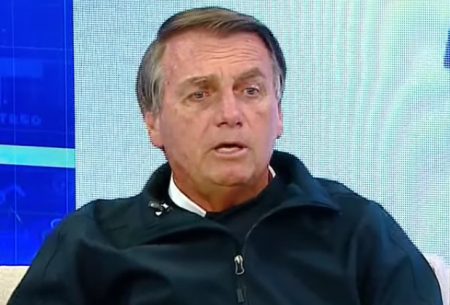 Bolsonaro acusa jornalistas da Globo e do SBT de mentirem sobre agressão