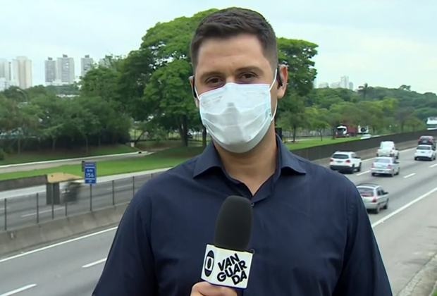 Repórter se perde em entrada ao vivo na Globo e se desculpa com Chico Pinheiro