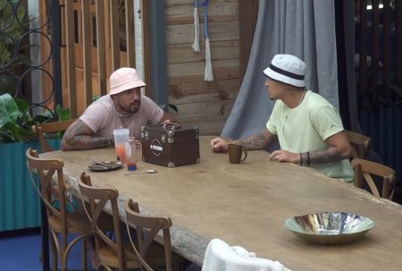 A Fazenda 2021: MC Gui e Bil Araújo declaram guerra após bate-boca