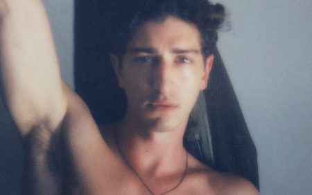 Irmão gato de Johnny Massaro é modelo na vida real e namora atriz de Verdades Secretas 2