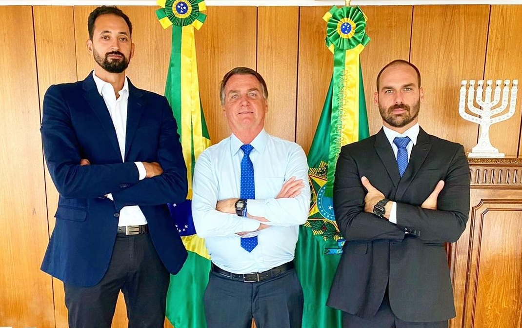 Após ataque homofóbico, Maurício Souza cogita ser candidato em 2022