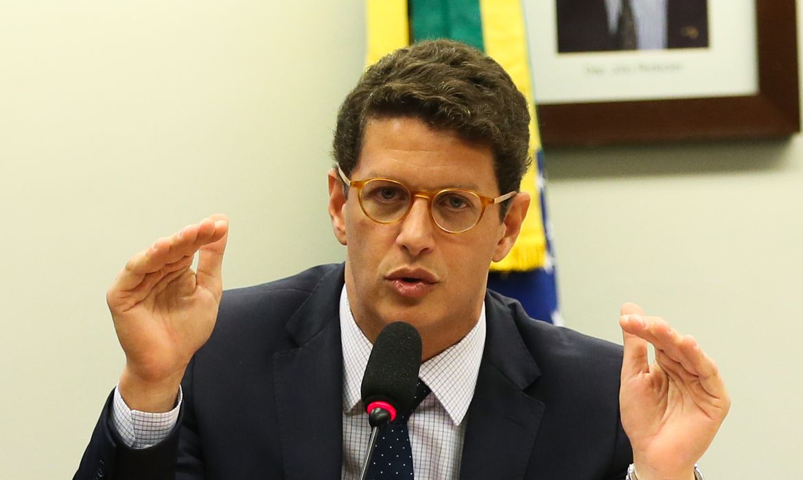 Jovem Pan contrata polêmico ex-ministro de Bolsonaro para ser comentarista