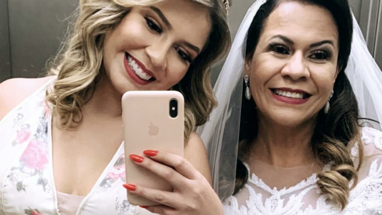 Mãe de Marília Mendonça posta foto com a filha e inclui música gospel