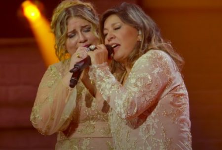 Roberta Miranda surge em foto no hospital após morte de Marília Mendonça