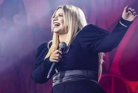 Marília Mendonça ultrapassa Taylor Swift e se torna a mais ouvida no streaming