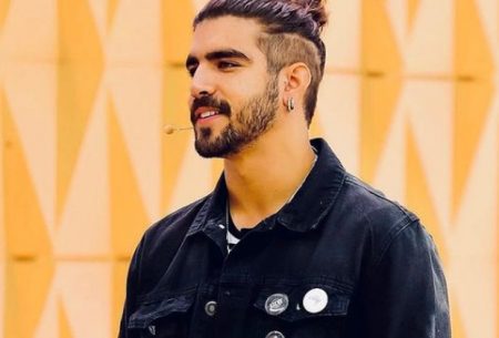 Caio Castro é flagrado aos beijos com loira em São Paulo