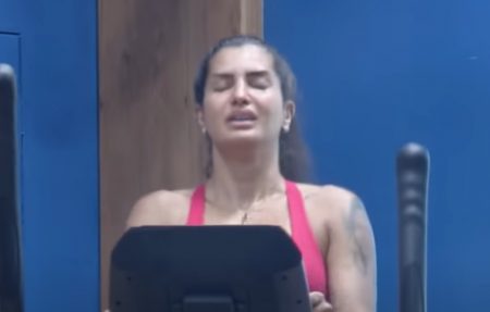 A Fazenda 2021: Marina chora de raiva após comentário de Dayane Mello