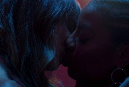 Thaila Ayala abre o jogo sobre beijão em Ludmilla em filme