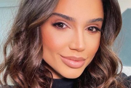 Paula Amorim desabafa após receber críticas por conta das unhas