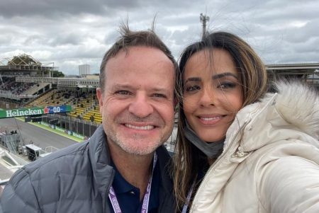 Rubens Barrichello paga jantar para equipe da Band após gafe ao vivo