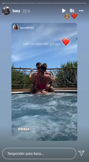 Juju Salimeni surge em clima de romance com Diogo Basaglia em piscina