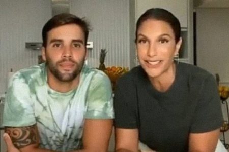 Marido apaga fotos com Ivete Sangalo e é flagrado em festa sem aliança