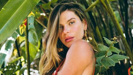 Mariana Goldfarb perde a paciência com hater e dá lição de moral