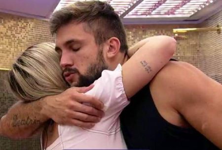 Vídeo mostra Arthur Picoli e Viih Tube em momento suspeito; assista